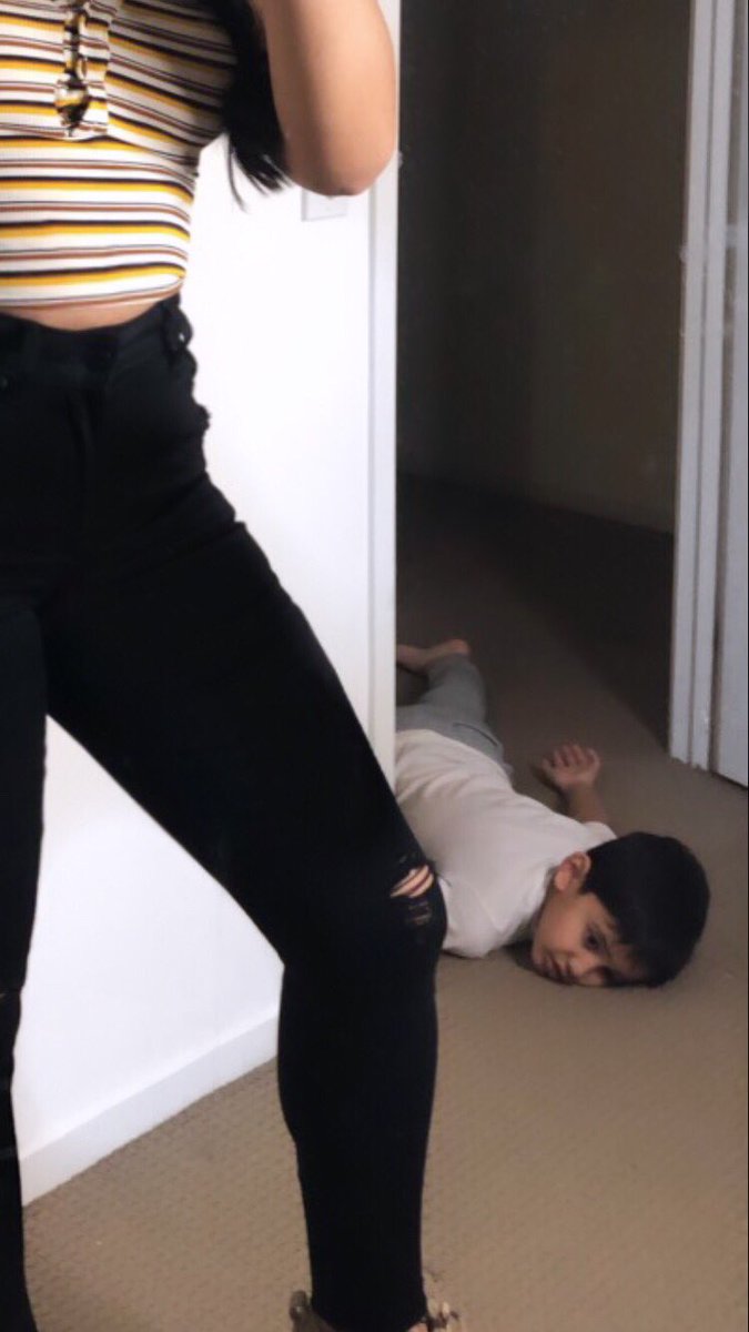 slay_nisha's tweet photo. When your mum takes too long to get ready 😂 https://t.co/fAeWL1EDUu