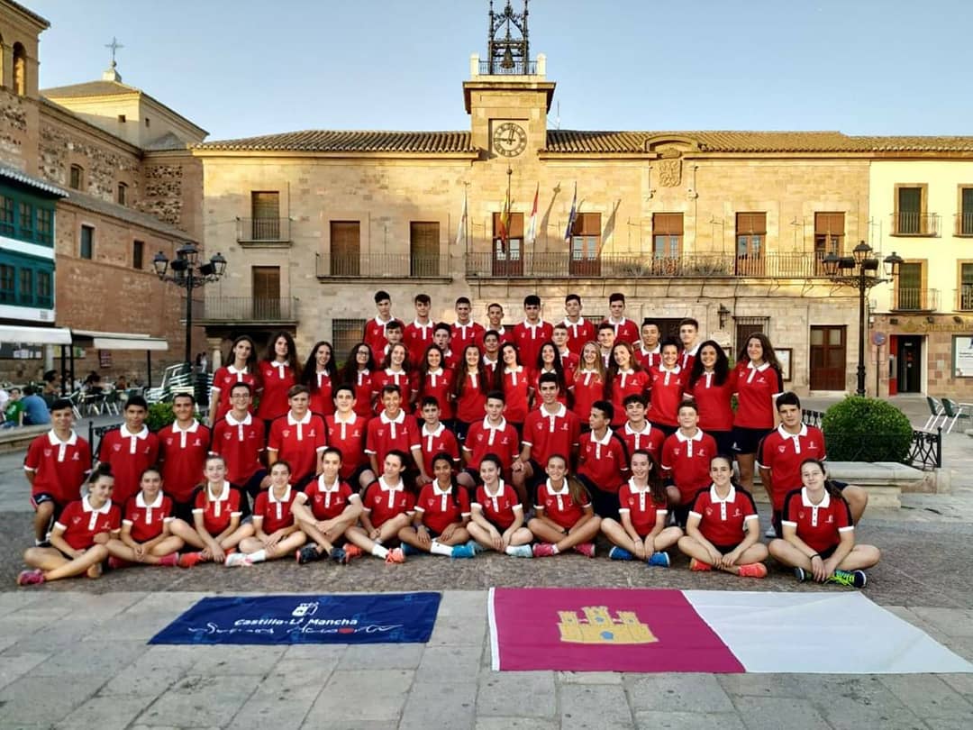 voleysales's tweet photo. Desde el CD Salesianos Guadalajara queremos felicitar a la FVCM y a sus selecciones por sus resultados y participación en el #CESAVB19, en especial a nuestras chicas cadetes e infantiles que nos representaron logrando la 8ª y la 10ª posición en sus respectivas categorías. https://t.co/CF3LyYjNvk
