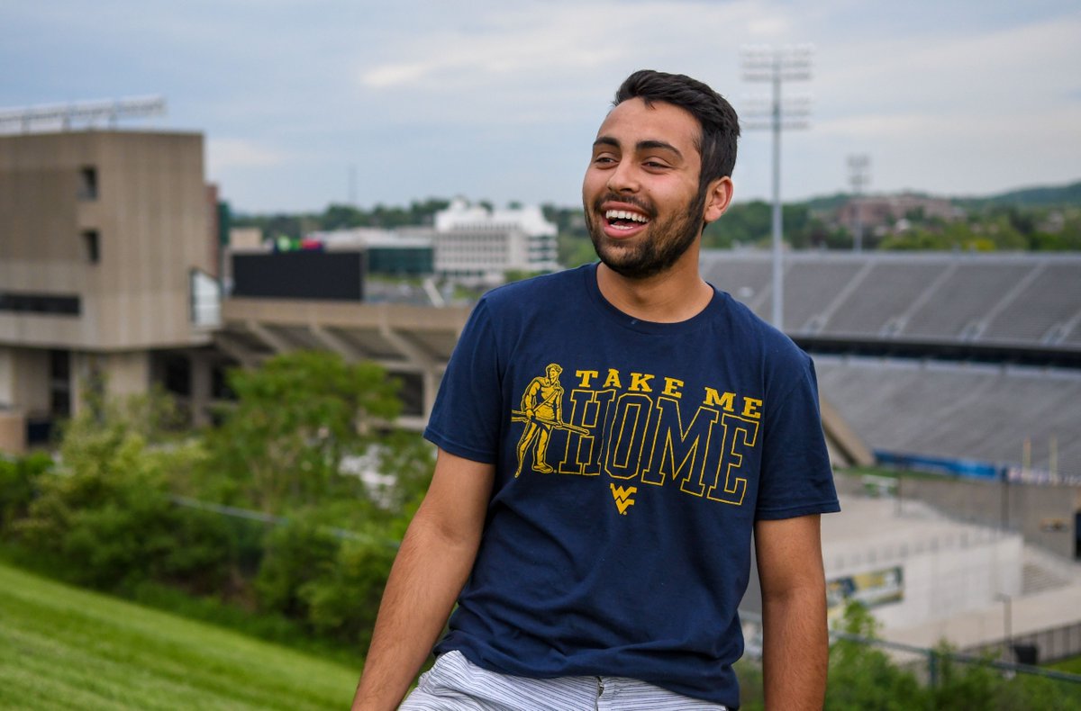 🚨 FREE T-SHIRT ALERT! 🚨 We're giving away our official 2019 WVU Fan Shirt! Retweet to win! 🤗