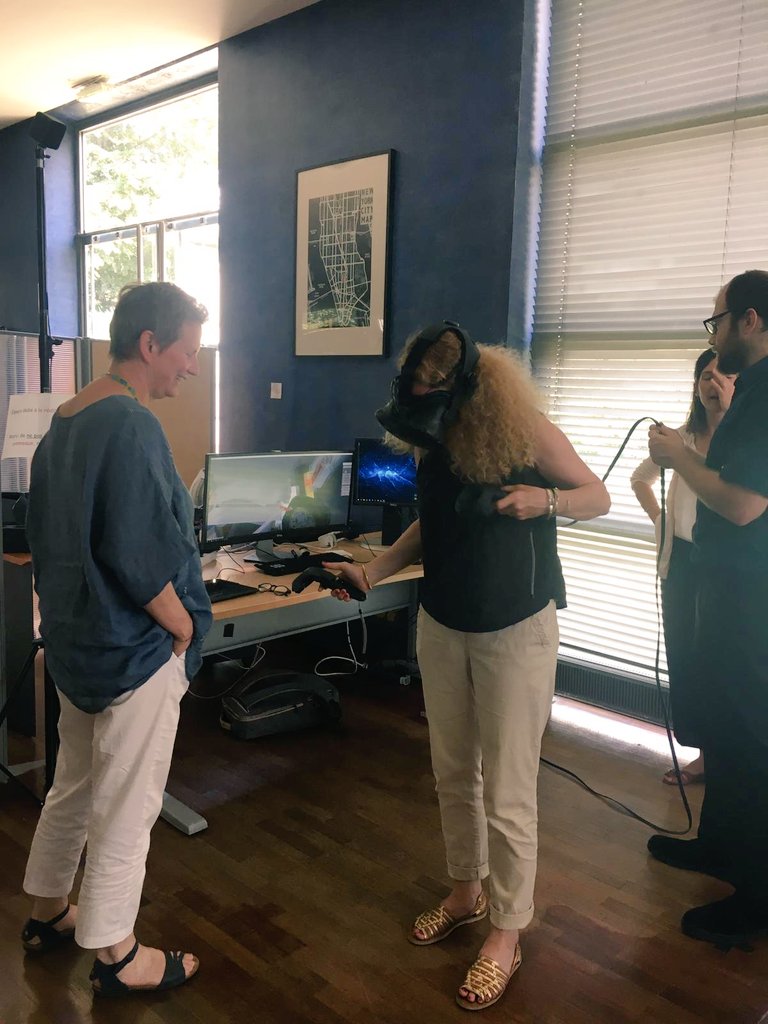 BrocaLivingLab's tweet photo. 🎮 Après les présentations, place aux démos! Les experts de la @Fondationfrance testent les technologies du @BrocaLivingLab  @CENSTIMCO #infoAT #NAO #VirtualReality #aidestechniques https://t.co/hy4z1TrA8m