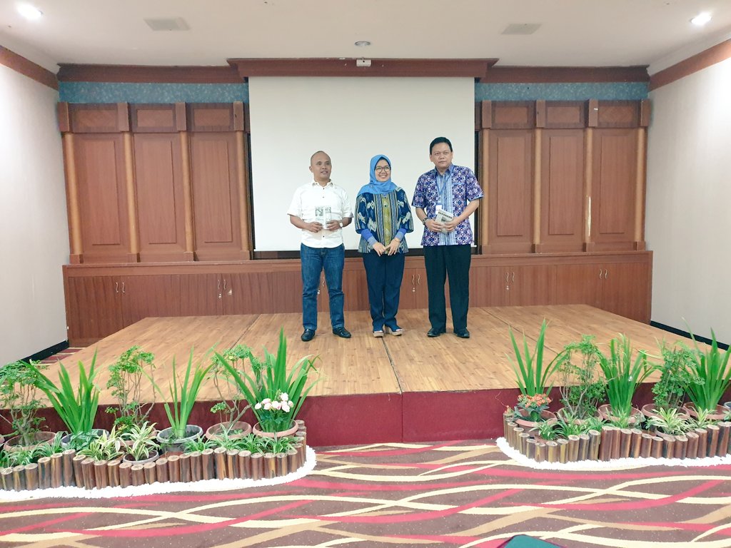 STOP_TPPO's tweet photo. Acara dilanjutkan dengan pembagian hadiah kepada peserta dari berbagai kategori yang telah ditentukan panitia dan para fasilitator.

#akhiritppo https://t.co/MsQUZydXwG
