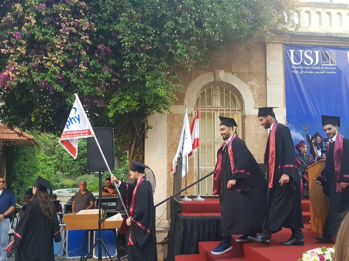 USJLiban's tweet photo. #EnDirect- 🎉Cérémonie de remise des diplômes de la Faculté de médecine #FM (#ESF #IPhy #ISO #IPm #ISSP), de la Faculté de pharmacie #FP (#Nutrition #ETLAM), de la #FMD et de la #FSI.
#USJPromo2019 https://t.co/sM9a3OUclI