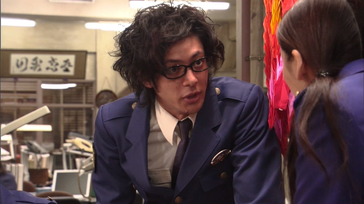 오다기리 죠가 나온 드라마 중에 시효 만료된 사건을 취미로 조사하는 "시효경찰"이란 드라마와 사법 연수원 이야기를 다룬 "비기너"를 좋아하는데,,...