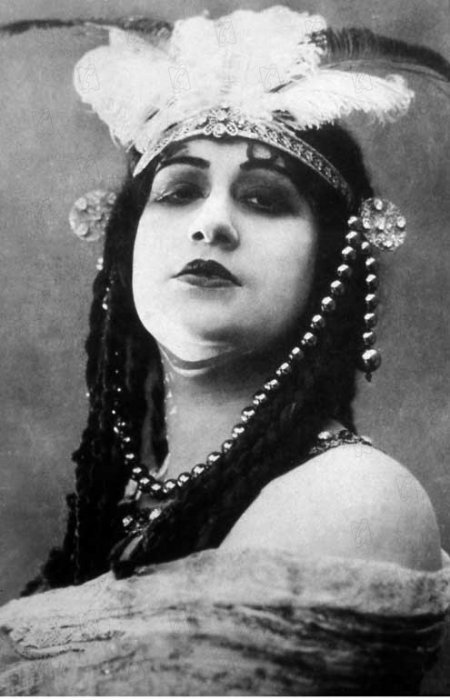 Prochaine séance #Cinema  avec #Cabiria (1914), qui reprend en toile de fond l'histoire de #Sophonisbé, personnage principal de mon prochain #roman. 
#film 
#livre