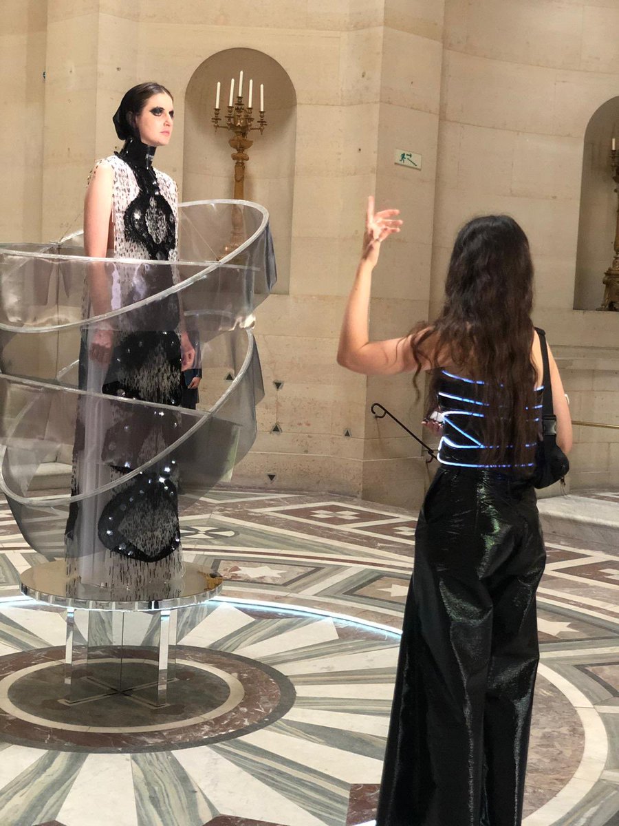 KCDworldwide's tweet photo. DECLASSIFIED 
Tonight, at Chapelle Expiatoire, #claradaguin displayed one aerial glow in orbit in combination with oscillations of sound into light vibrations.  #coutureSS20 https://t.co/54xryinxZ3