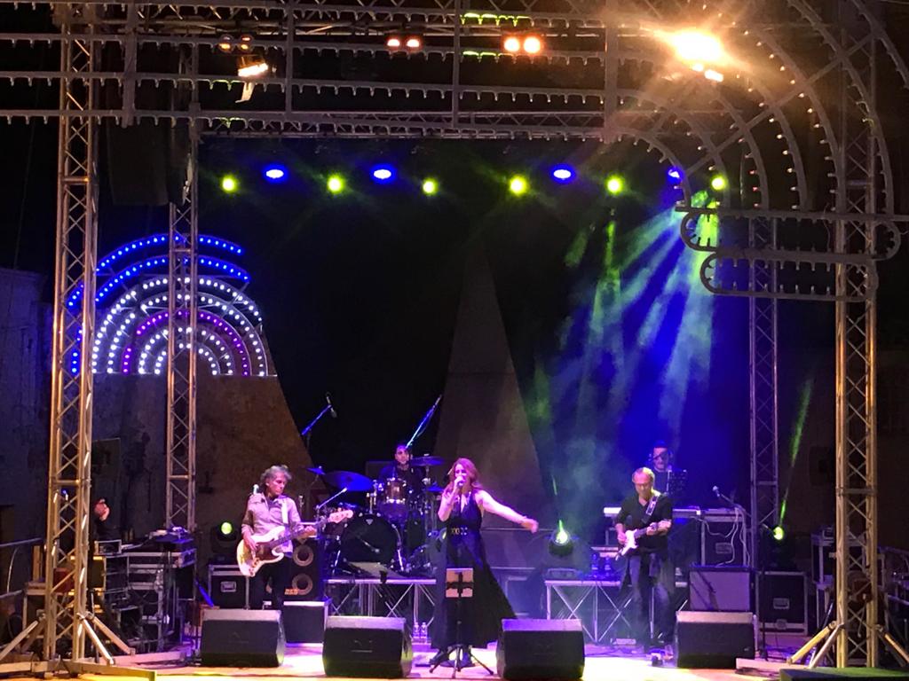 È sempre un'emozione bellissima cantare per voi e... domani sera si replica! 🙏🏻
Vi aspetto a Pescopagano (PZ) in Piazza Sibilla 🎤 😍
Quanti di voi mi verranno a trovare? 😘