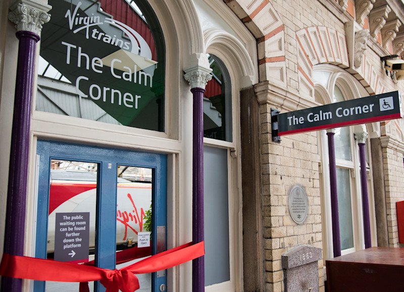 richardbranson's tweet image. Wonderful to see @VirginTrains introduce The Calm Corner, somewhere people can escape from a very busy station  –  it will hopefully encourage those with hidden disabilities to have the confidence to travel by train: virg.in/wxi  #VirginFamily