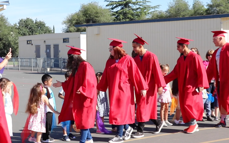 SanJuanUnified's tweet photo. It was a trip down memory lane for San Juan High School seniors as they walked the halls at Kingswood K-8 while students cheered. It was all part of the school's annual "Gratitude Walk." Watch the video at https://t.co/TfNbgxBoQt. https://t.co/Jiz6JCXOv4