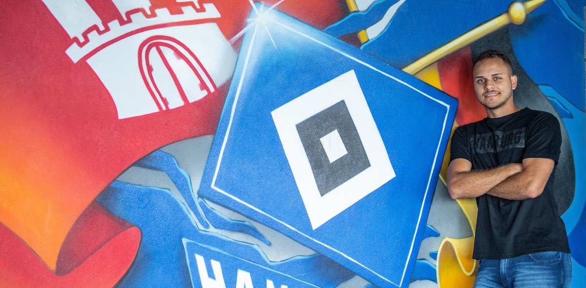 Der <a href="/HSV/">Hamburger SV</a> sortiert sich weiter neu. #Ewerton hat endlich unterschreiben - bis 2021. Aber der Brasilianer fällt zuerst einmal aus. Ebenso wie David #Kinsombi, dessen Einsatz zu Saisonbeginn sogar in Gefahr ist. Der Blog:
 
rautenperle.com/content/ewerto…