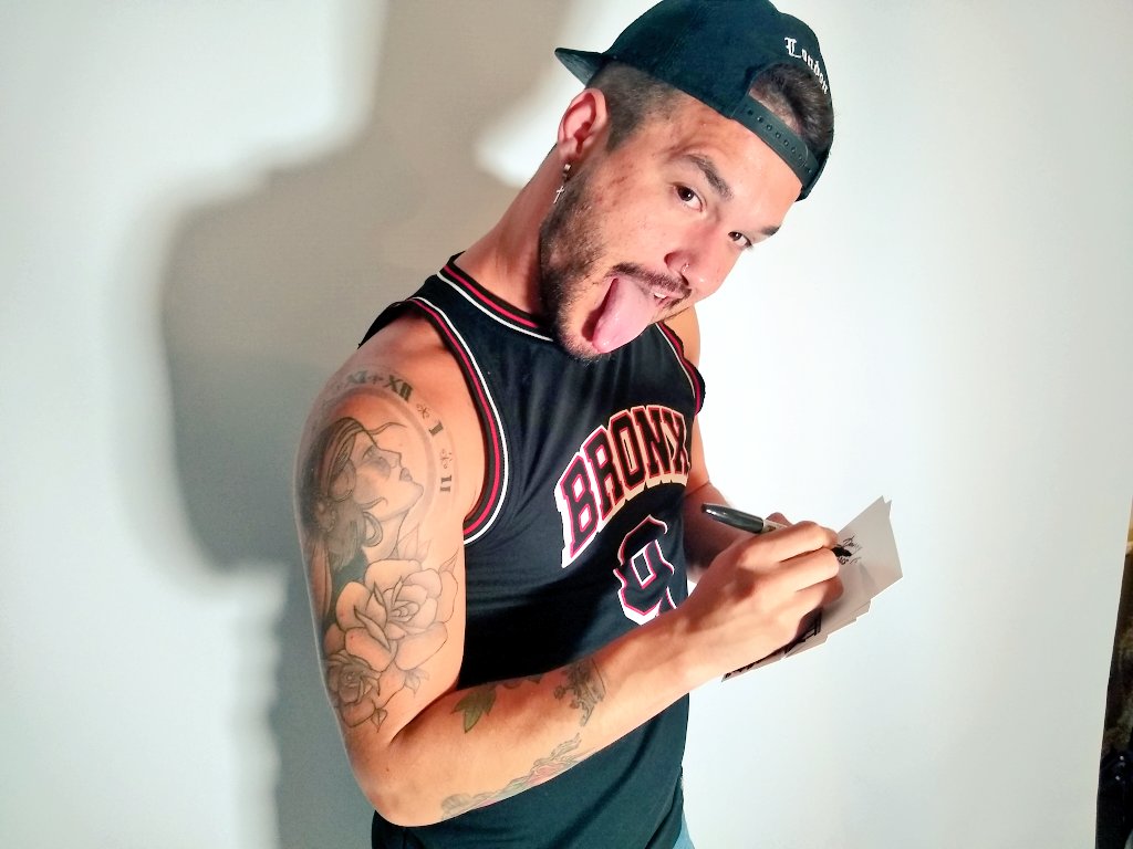 realScottXXX's tweet photo. 😍We're giving away some exclusive ScottXXX postcards signed by our latest lads, Danny Boss and Bairon Hell. To enter, just like and retweet this post! We will contact the winner directly. T&amp;C's apply. https://t.co/CkZK6TumJK