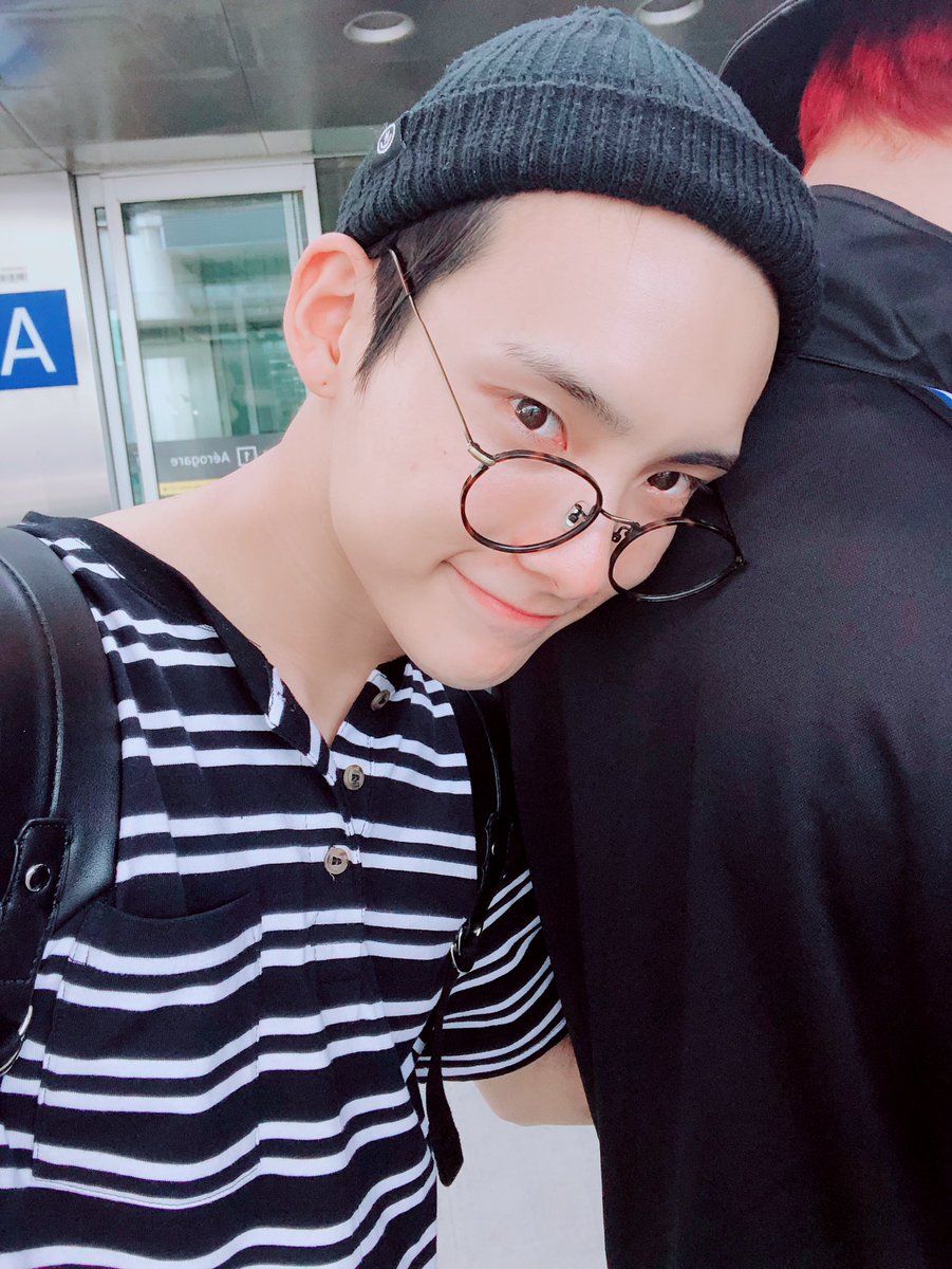 official_ACE7's tweet photo. [#에이스_준]
그의 등에 기대어 ...😴
토론토 입성!!!!!❤️❤️ 
날아 왔더니 배고프다...🥺점심 메뉴 추천해주세요~ 초이들 💕😖
#ACE #CHOICE #ACEinToronto #AceinCanada https://t.co/ug2mtzP69E