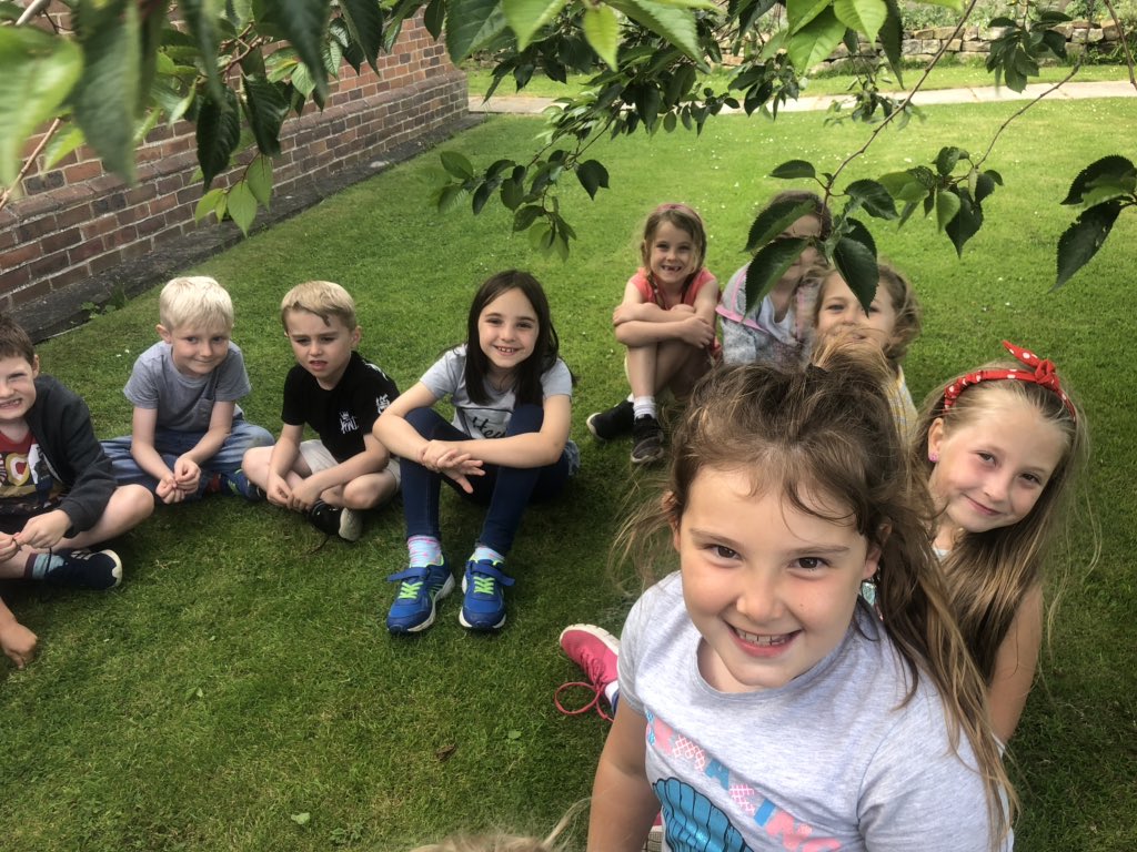 Chinese whispers in Palm Class! 

The answer? 

We love Cober Hill! ❤️

<a href="/Coberhill/">Cober Hill</a> #Y2onTour