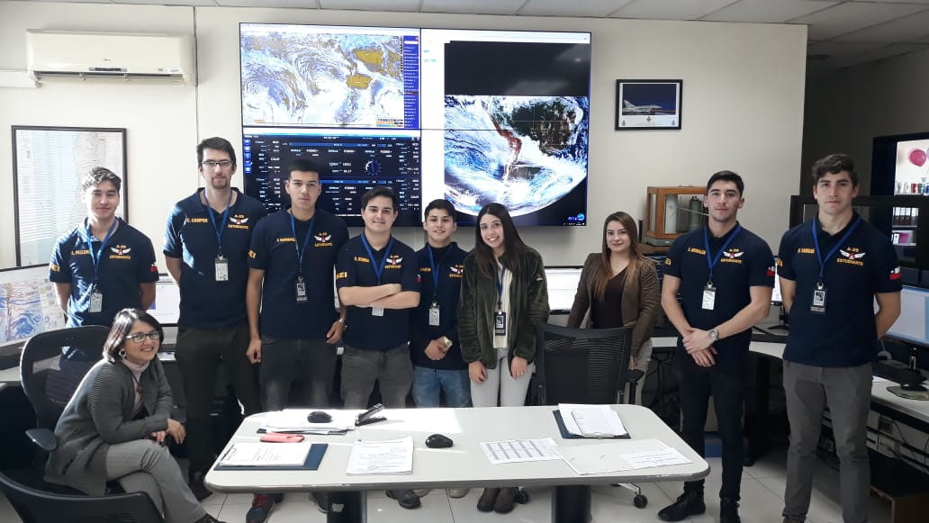 meteochile_dmc's tweet photo. #Alumnos de la carrera #SSEI 2019  de la @Esc_Aeronautica  @DGACChile  visitaron el Centro Meteorológico AMB en el @NuevoPudahuel @ColegioSSEI @ssei_amb #meteorología #metaer https://t.co/rNXxpG4N7z