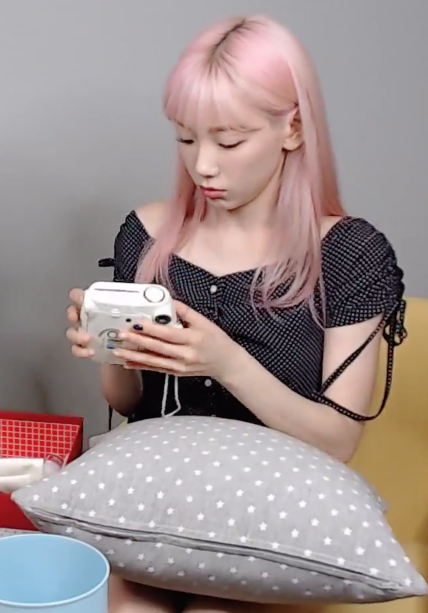 taeyeon - [PHOTO] 190701 CAP Taeyeon PUBG livestream D-ZAd6zVAAAqoBS?format=png&name=small