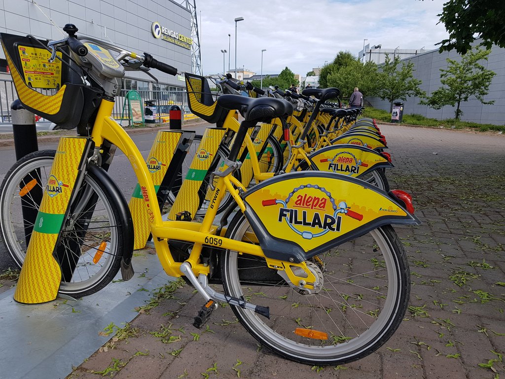 tarjanne's tweet photo. "#Kaupunkipyörä on kelpo liikkumisvaihtoehto #ikääntyneelle naiselle." Kiitos @maijahonkola, kun kannustat myös ikääntyviä ihmisiä kaupunkipyöräilemään! https://t.co/JUA0k4bcZf #pyöräliikenne #pyörälläkaikenikää https://t.co/ESQmL4D1S9