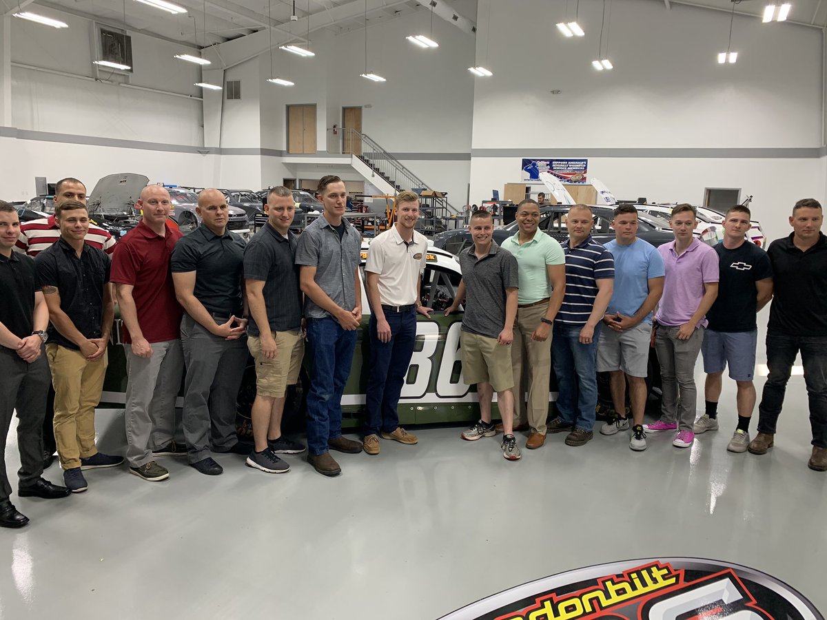 BMSRaceTeam's tweet photo. We were so PROUD to run the HMX Marine Squadron One name banner that we decided to honor them by running a scheme they see every day while flying the President of the United States @realDonaldTrump!

We are honored to have members of HMX One at our shop🇺🇸 #NASCARSalutes @NASCAR https://t.co/Ny0ccTQ3Gs