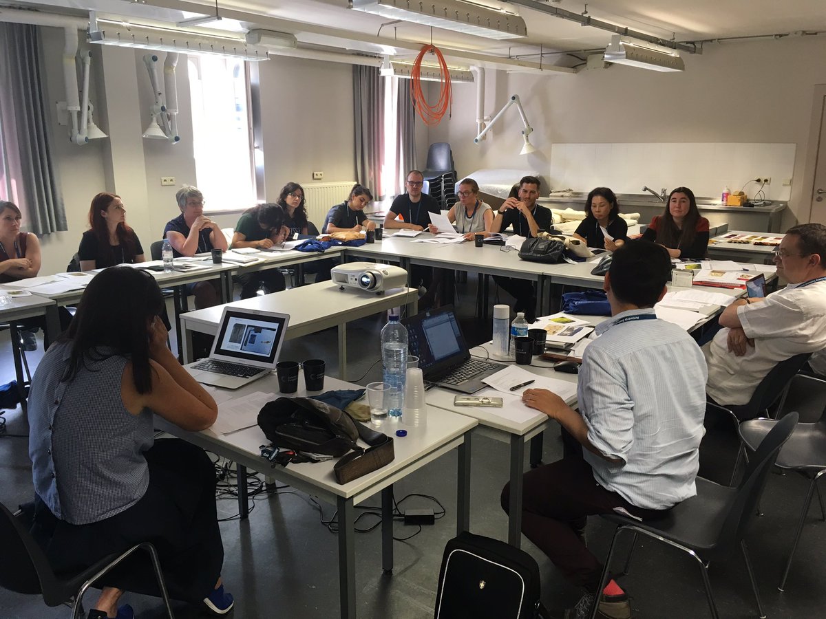 jennyboulboulle's tweet image. @DupreSven opens the #ROOHTS #summerschool @UAntwerpen with an introduction to methodologies of #technicalarthistory &amp;amp; showing ancient recipe texts like this clay tablet with Babylonian glass making recipes