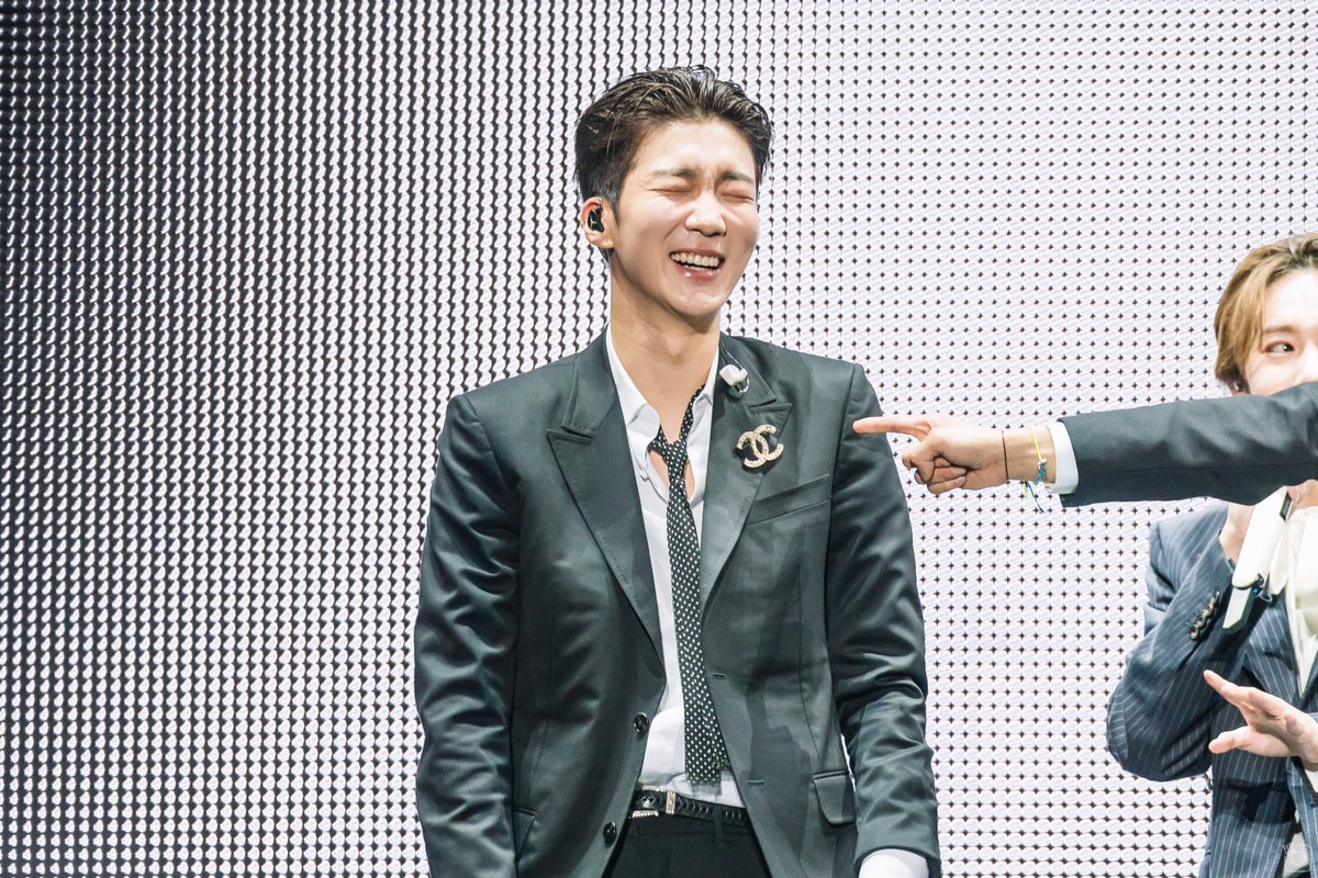 hoya_grapher's tweet photo. 190629 WWIC

아 귀여워..귀여워 귀여워...
오빠 저 어쩌라구요, 죽게써요🤦‍♀️

@official_hoony_ #이승훈 #HOONY https://t.co/krzsp0ke7R