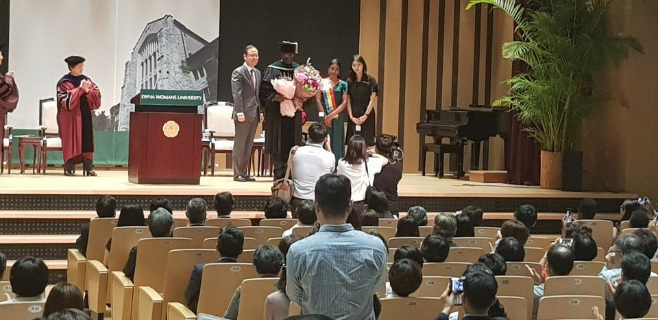 SWawina's tweet photo. Nobel Peace Prize winner in Seoul

The congolese, Dr. Denis Mukwege, winner of the 2018 Nobel Peace Prize, recieved an honorary MD degree during a ceremony at Ewha Womans University in Seoul on July 1, 2019. https://t.co/QbsZ2QXsrl
