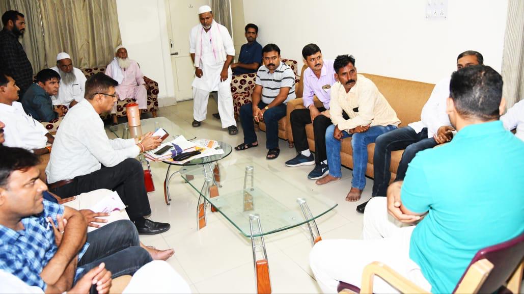 आज सिविल लाइंस में राजकीय आवास पर आमजन से मुलाकात कर उनकी समस्याओं को जाना, और विश्वास दिलाया कि आपकी समस्याओं के समाधान के लिए मैं वचनबद्ध हूँ l