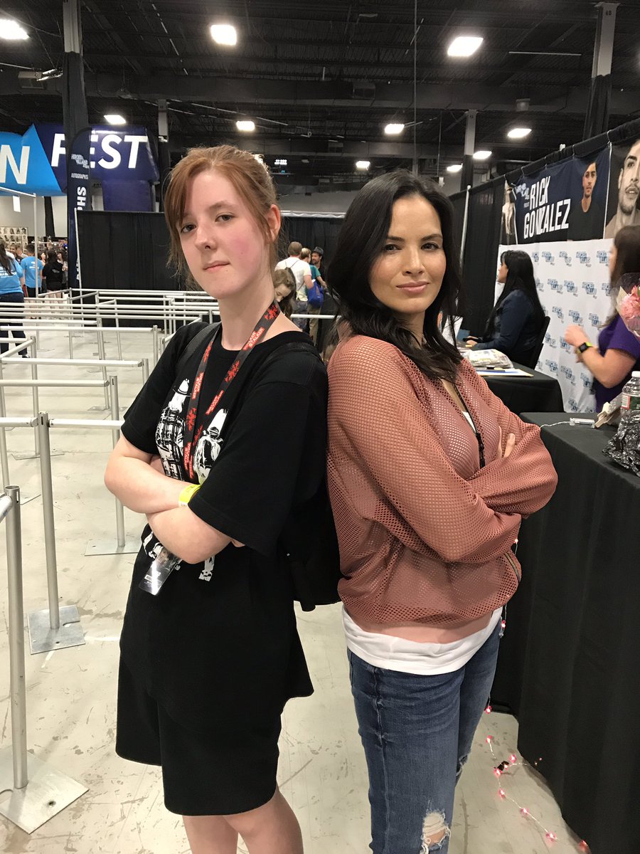 authormearling's tweet photo. Ahh, where do I even begin?! Such a great day at #FanFestNJ! Huge thanks to @cassadymcclincy, @mrdanfogler, and @katrinalaw for being so kind and just overall amazing! https://t.co/GGZgZqpzRJ
