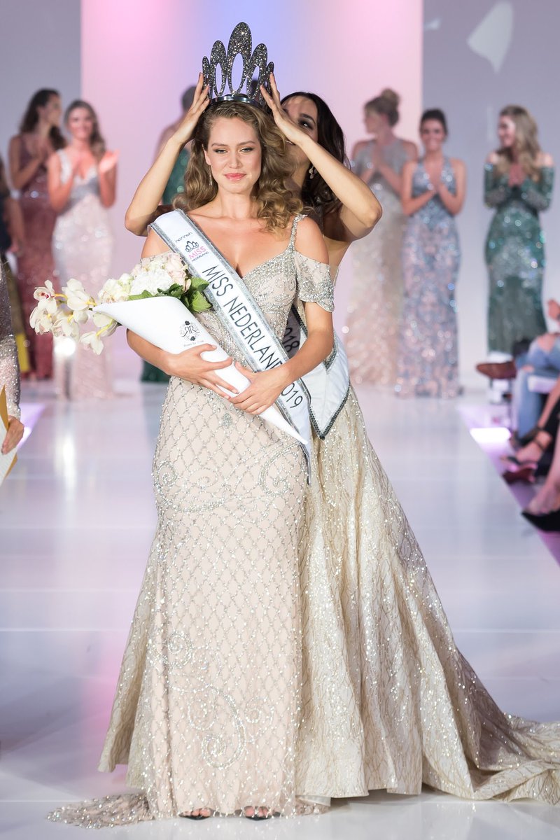 Van harte gefeliciteerd <a href="/sherpieksma/">Sharon Pieksma</a> 🎉 Deze 24-jarige Rotterdammer is <a href="/missnederland/">kickboxer❤</a> 2019. Als hoofdsponsor zijn we super trots en blij dat wij een jaar lang samen mogen werken met deze prachtige vrouw 👑 
#missnederland #opjachtnaardekroon #hannahhuidcoach
Foto: Martin van Os