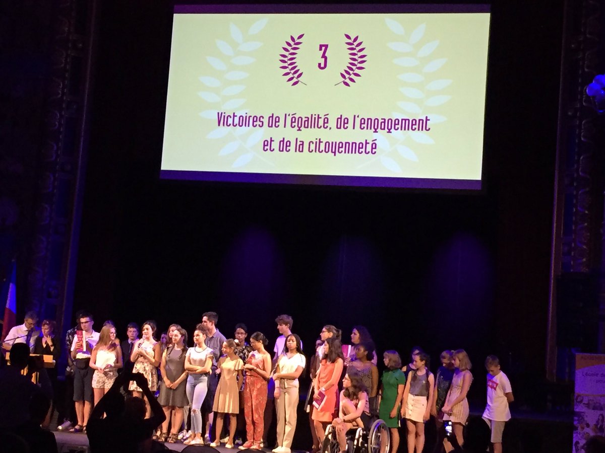 lyceeberard's tweet photo. Bel événement que celui des victoires de l’école auquel plusieurs de nos élèves participent pour leurs récompenses aux olympiades et à leur engagement citoyen, bravo !
#VictoiresÉcoles2019 @acbesancon https://t.co/tZkIiY1ec6