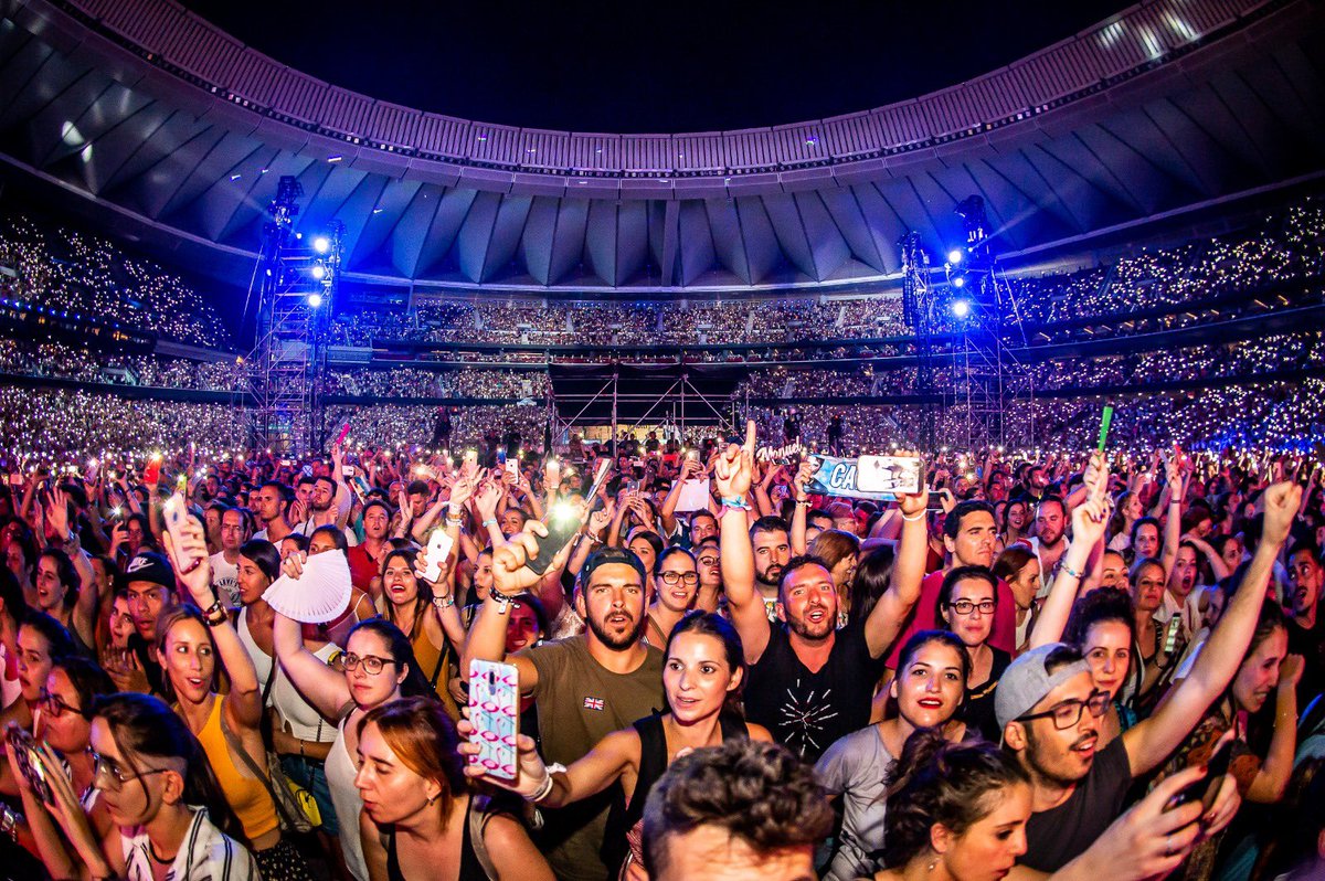 manuelcarrasco_'s tweet photo. Y muchas gracias a todos los que estuvisteis ahí acompañadome... A los que vinisteis de diferentes lugares, llenos de ilusión para cumplirme este sueño, a los que estabais en la distancia también. Gracias por las sorpresas, qué energía más bonita en ese #mujerdelasmilbatallas https://t.co/ce1rPNRPZu