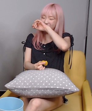 taeyeon - [PHOTO] 190701 CAP Taeyeon PUBG livestream D-ZJMUUVUAA5fRw?format=jpg&name=360x360