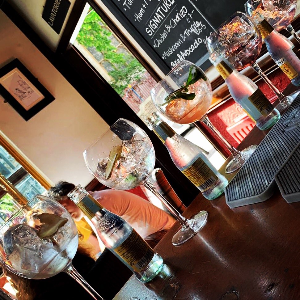 Share a G&amp;T with friends 😘 With more than 70 types of world class gins to choose from, there’s something for everyone! 

#ginpalace #mondaymotivation #citypub #victorianstyle