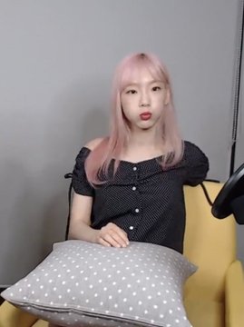 taeyeon - [PHOTO] 190701 CAP Taeyeon PUBG livestream D-ZKxnSVUAA5v-c?format=jpg&name=360x360