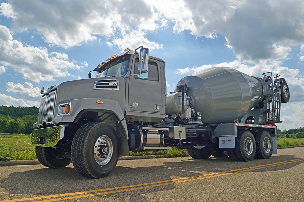 KimbleMfg's tweet image. MIXER MONDAY: Rock solid and simply stunning! This CyKlone Bridge Mixer with First Kommand Intelligent Electronics is off to our friends at Breckenridge Materials, the premier ready mix supplier of the St. Louis area. @breckenridgematerial #MixerMonday #CyKloneMixer #KimbleMixer