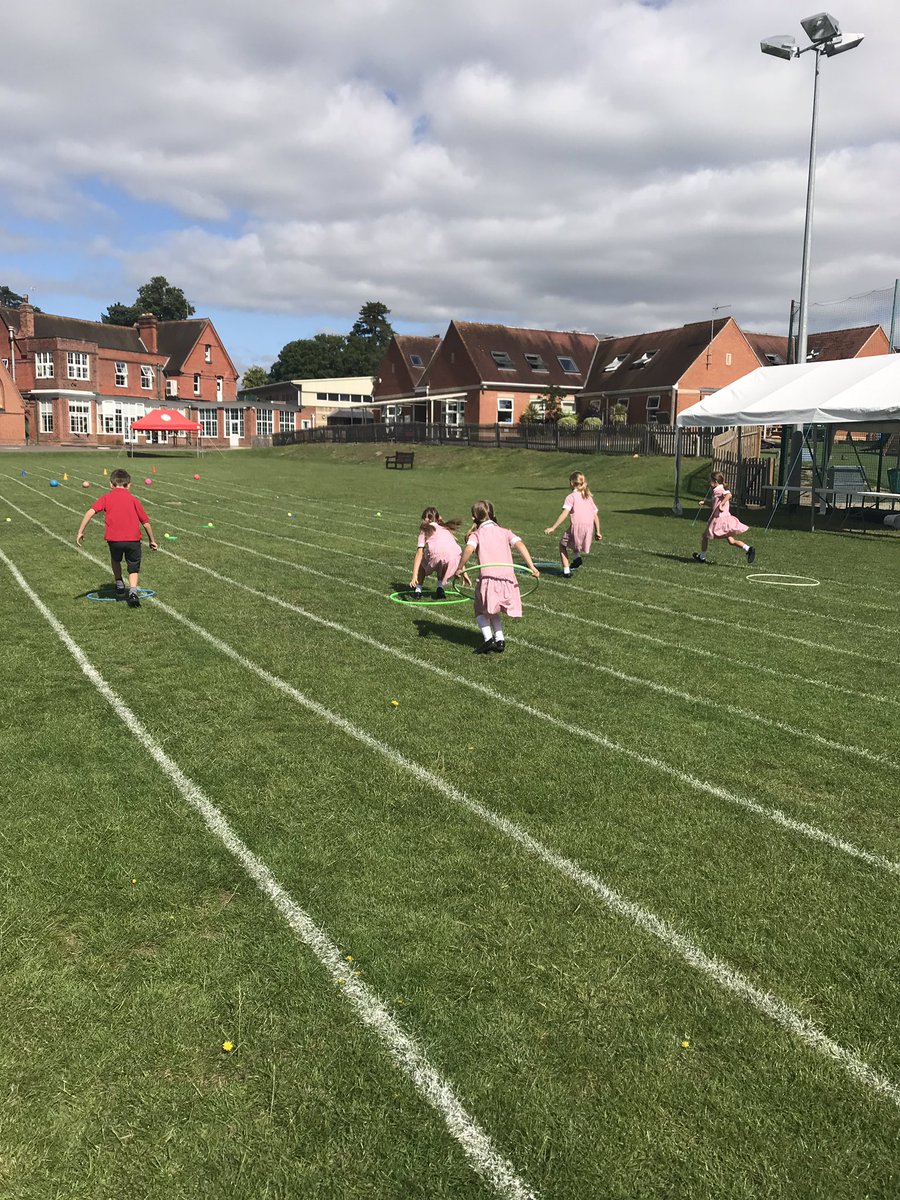 BGS_LowerSch's tweet photo. 2M enjoyed following instructions to set up and complete their own obstacle race in the sunshine this morning #BGS_English #BGSCollaboration #BGS_creative https://t.co/AkfcVu50ER