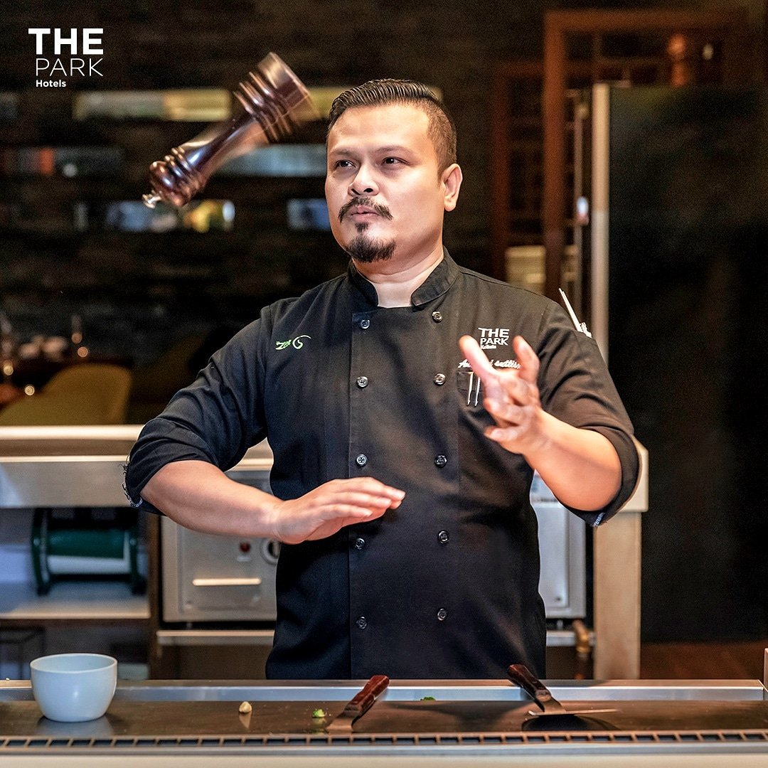 parkhotelsindia's tweet photo. Our chefs at @thepark_kol love to play around while creating a gastronomic extravaganza in the ever-changing culinary world.
Call us at  033 2249 9000 and step in for an #AnythingButOrdinary experience.
#FoodReimagined https://t.co/OvVvtKDPvy