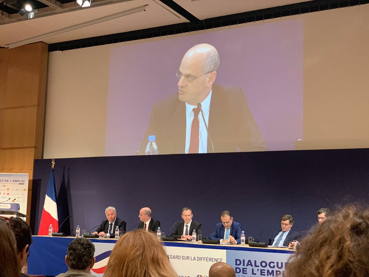 Merci @ODHandicap de m'avoir permis de participer à la 9ème rencontre nationale annuelle des Dialogues de l'#Emploi et de la #Formation des personnes handicapées. Nous sommes tous concernés et notre mobilisation est essentielle pour avancer tous ensemble #9DEFPH #Actionhandicap