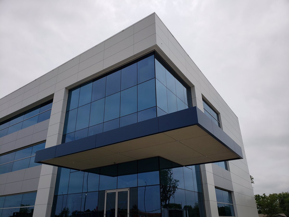 ACMpanelClassic's tweet image. Sneak peak of the Mesquite MOB project. With over 28,000 square feet of ACM, this medical office specialty building is taking shape quickly. Located in Mesquite, TX. 
•
•
•
#buildingalegacy #classicindustries #mesquitetx #dfwconstruction