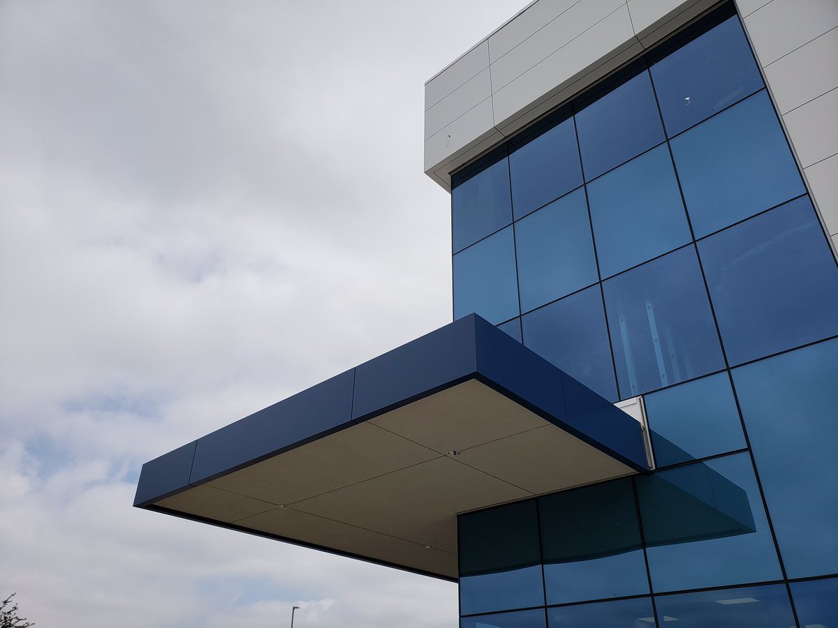 ACMpanelClassic's tweet image. Sneak peak of the Mesquite MOB project. With over 28,000 square feet of ACM, this medical office specialty building is taking shape quickly. Located in Mesquite, TX. 
•
•
•
#buildingalegacy #classicindustries #mesquitetx #dfwconstruction