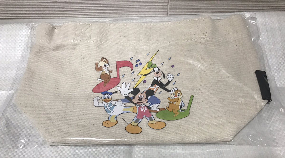 どう見てもパチモン よくディズニー許可したな 嵐さん 展覧会でとんでもないミッキーコラボグッズを販売する 嵐を旅する展覧会 Togetter どう見てもパチモン よくディズニー許可したな 嵐さん 展覧会でとんでもないミッキーコラボグッズを販売する 嵐を旅する展覧会 Togetter