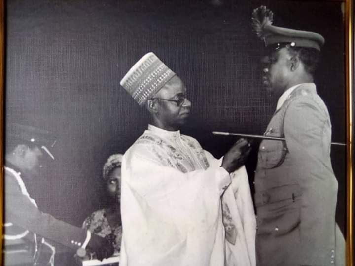khaleedkingk's tweet photo. Major Bulama Biu (1934-1998 ) The First Academy Regimental Sergeant Major
Maj Bulama Biu was born on the 15 March 1934 at Biu, now Borno State. After his formal Elementary School education, he went through the middle school education https://t.co/tVi7nBYhzb