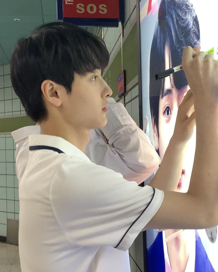 WOOJINTMI's tweet photo. 31. 이우진 오른쪽 얼굴은 잘생겼다. https://t.co/UzAjNZzcTz