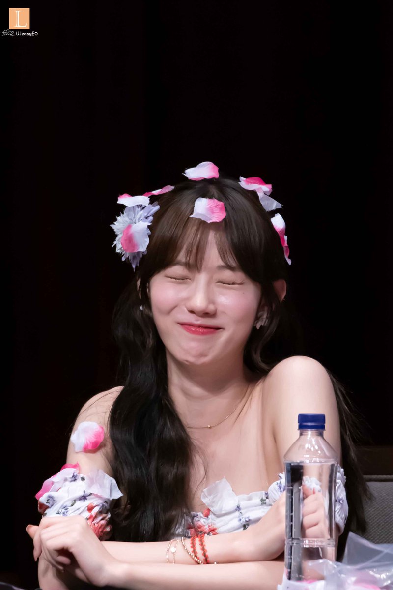 U_JeongEO's tweet photo. 190630 누리꿈스퀘어 팬사인회
#우주소녀 #WJSN 
#루다 #LUDA 
#부기업 #Boogie_Up
#For_the_Summer https://t.co/bIXr2yqrY7