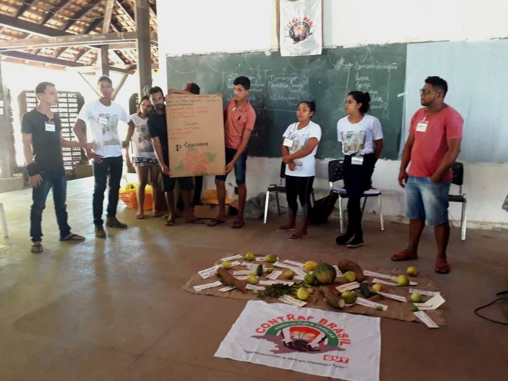 CONTRAFBRASIL's tweet photo. #JuventudeNoCampo | 👩🌾👨🌾 #Fetraf Pará dá continuidade a formação da juventude da #AgriculturaFamiliar. A cada 45 dias a federação realiza um módulo do curso 📚de capacitação dos #jovens com foco na #sucessãorural. ⤵️
https://t.co/zZ9FLeXyfZ https://t.co/cSBfvHgvi7