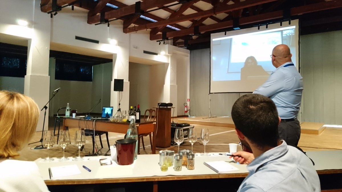 #CamminareLeVigne
FONDAMENTI DI GASTRONOMIA

“Il vino è oggi una bevanda culturale che rappresenta le trasformazioni sociali in corso”.

#AltaScuolaVeronelli
#CulturaGastronomica
#PierluigiBassoFossali