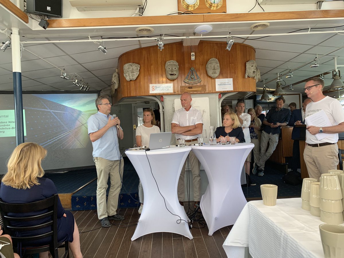 Tre av energisystemets gd:ar plus en av de aktörer som, som han själv uttrycker det, kommer in och ställer saker och ting på ända.