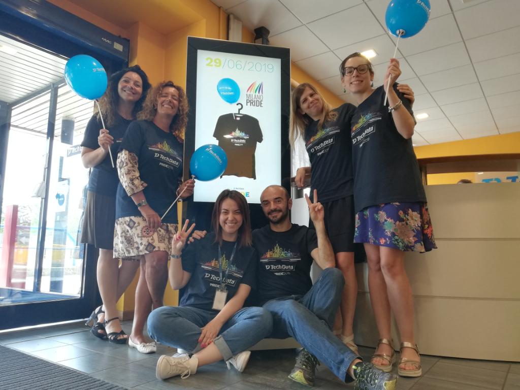 TechDataItalia's tweet photo. This is the #TechDataItaliaPride!
#MilanoPride #Pride2019 #TechDataLife #TechDataPride https://t.co/LaDaiIteAm