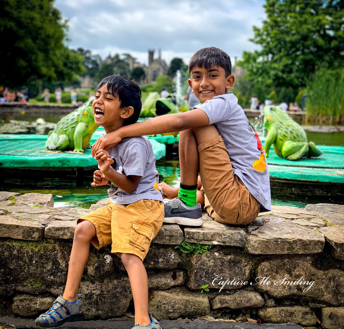 Brother’s having a time of there life! #capturemesmiling #photography #adventure #locationphotography #kidsadventure #kidsexploring #themepark #rides #funfair #funtimes #makingmemories #ourtravels #rajpg #brothers #siblings