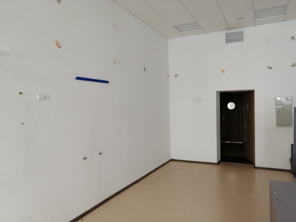 Ещё в четверг в этих кабинетах шли занятия летнего пришкольного лагеря, сегодня мы подготовили их к ремонту и дизайнерскому оформлению, а уже со вторника в них начнётся создание Центра цифрового и гуманитарного профилей <a href="/samminobr/">МинОбрНауки СО</a> <a href="/pu_monso/">Поволжское управление МОиН СО</a> <a href="/Volzhsky_adm/">Администрация Волжского района</a> #НацпроектОбразование