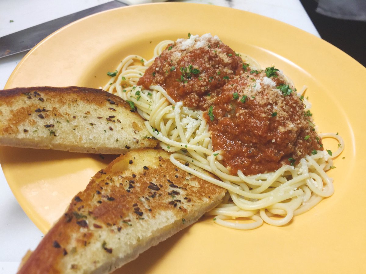 StansBlueNote's tweet image. Grab a heaping bowl of Aunt Sue&apos;s Spaghetti &amp;amp; Meatballs, just $6.99 today!
A mountain of pasta, house-made marinara sauce, Gabe&apos;s famous family meatball recipe and grated parmesan cheese.

#spaghettimonday