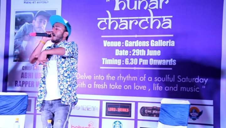 saharzaman's tweet image. Some memorable moments from #HunarCharcha,a unique ‘artist chat in a mall’ series presented by @Hunar_TV. Hosted by anchor @i_dhirajsingh with Venue Partner @gardensgalleria. Our star guest was #desirapper ABHI URF RAPPER WOLF, talking abt his music journey. #Rap #rapper #music