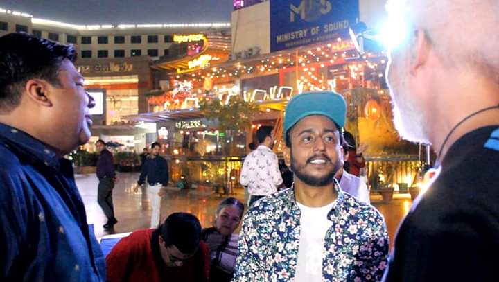 saharzaman's tweet image. Some memorable moments from #HunarCharcha,a unique ‘artist chat in a mall’ series presented by @Hunar_TV. Hosted by anchor @i_dhirajsingh with Venue Partner @gardensgalleria. Our star guest was #desirapper ABHI URF RAPPER WOLF, talking abt his music journey. #Rap #rapper #music